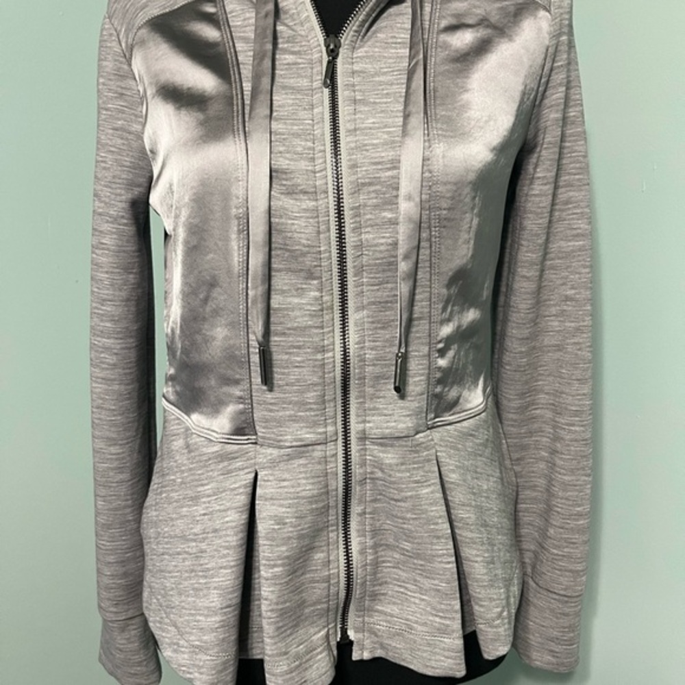 White House Black Market WKND Peplum front zip Hoodie in Heather Mercury